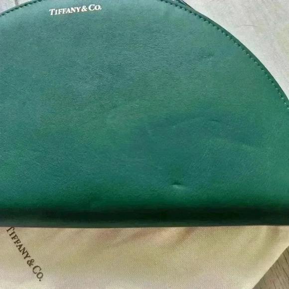 Gorgeous Authentic Tiffany & Co emerald green wristlet - Picture 3 of 4